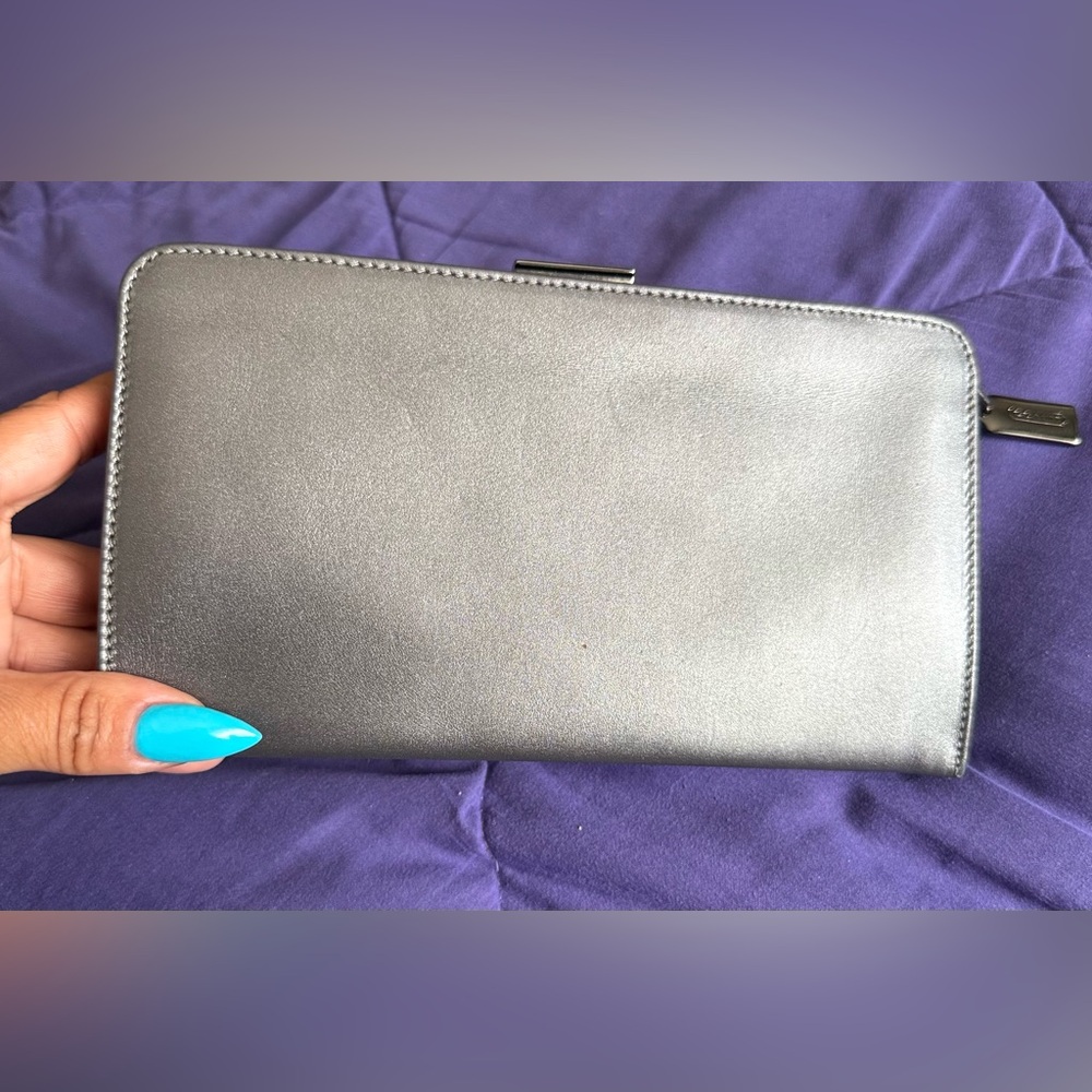 Coach Vintage 1999 Italian Nappa Leather Silver Clutch Shoulder Bag  RARE - Picture 4 of 11
